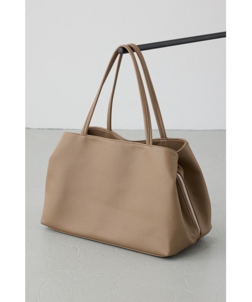 AZUL by moussy(アズールバイマウジー)の「フェイクレザー3ポケットトート 大容量 荷物多い マザーズバッグ ママバッグ 通勤バッグ A4◎ ノートパソコン◎【着用画像あり】(トートバッグ・レディース・ブラック/グレイッシュベージュ・FREE)」の20枚目の写真