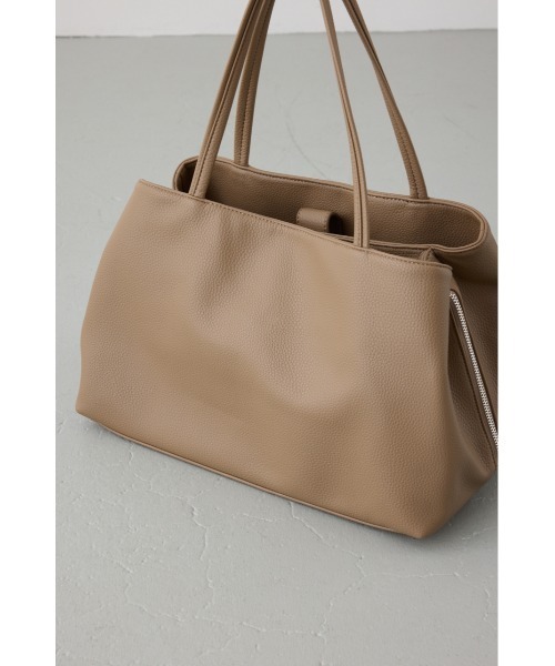 AZUL by moussy(アズールバイマウジー)の「フェイクレザー3ポケットトート 大容量 荷物多い マザーズバッグ ママバッグ 通勤バッグ A4◎ ノートパソコン◎【着用画像あり】(トートバッグ・レディース・ブラック/グレイッシュベージュ・FREE)」の21枚目の写真