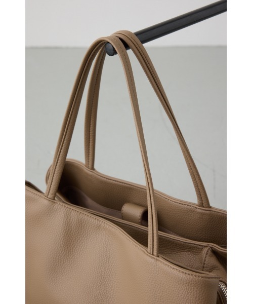 AZUL by moussy(アズールバイマウジー)の「フェイクレザー3ポケットトート 大容量 荷物多い マザーズバッグ ママバッグ 通勤バッグ A4◎ ノートパソコン◎【着用画像あり】(トートバッグ・レディース・ブラック/グレイッシュベージュ・FREE)」の22枚目の写真