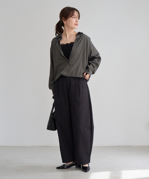 ROPE' PICNIC(ロペピクニック)の「フィブリル加工レイヤードシャツ/インナーキャミソール付き(シャツ/ブラウス・レディース・チャコールグレー/オフホワイト・FREE)」の4枚目の写真