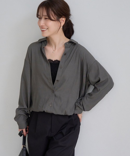 ROPE' PICNIC(ロペピクニック)の「フィブリル加工レイヤードシャツ/インナーキャミソール付き(シャツ/ブラウス・レディース・チャコールグレー/オフホワイト・FREE)」の5枚目の写真