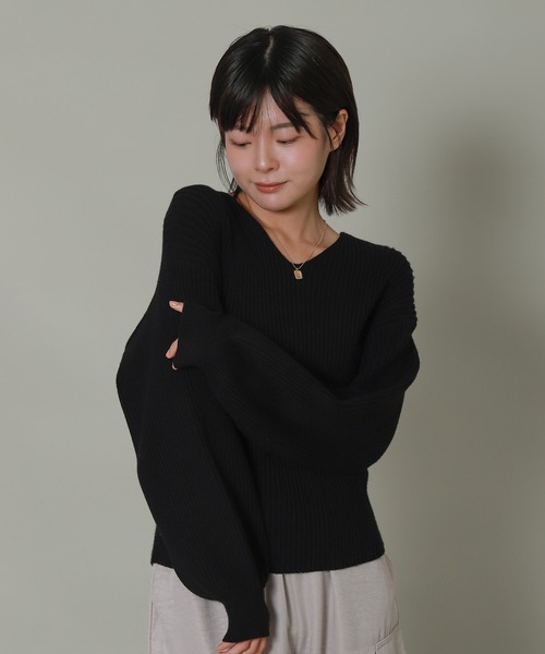 libelle more（リベル モア）の「バルーンスリーブVネックリブニット（ニット/セーター・レディース・杢グレー/ブラック/オフホワイト/ブルー/ピンク・L/M）」の3枚目の写真