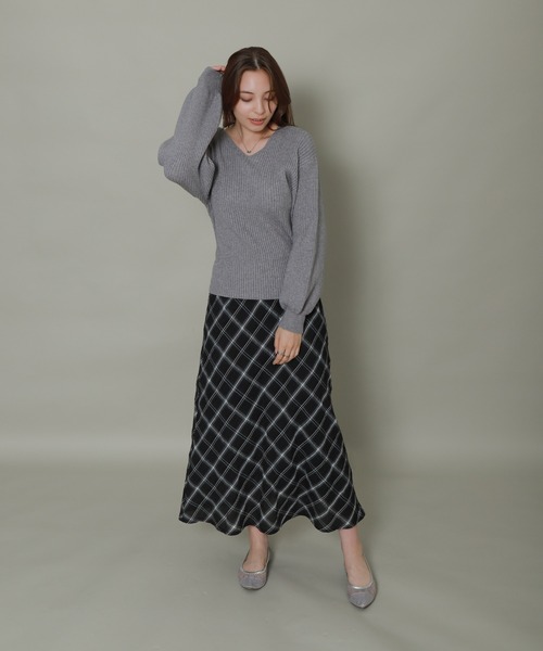libelle more（リベル モア）の「バルーンスリーブVネックリブニット（ニット/セーター・レディース・杢グレー/ブラック/オフホワイト/ブルー/ピンク・L/M）」の11枚目の写真