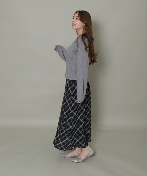 libelle more（リベル モア）の「バルーンスリーブVネックリブニット（ニット/セーター・レディース・杢グレー/ブラック/オフホワイト/ブルー/ピンク・L/M）」の12枚目の写真