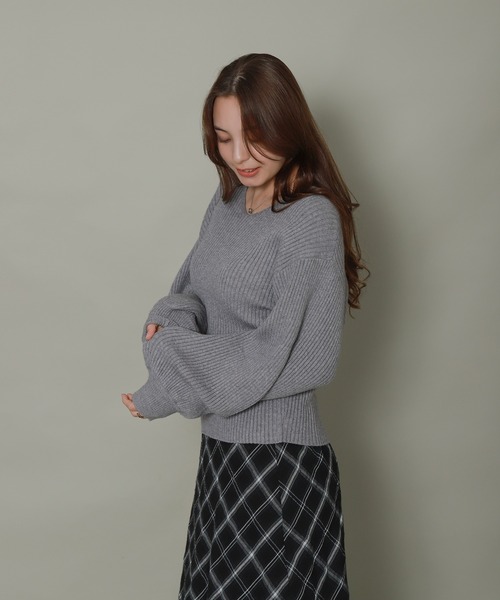 libelle more（リベル モア）の「バルーンスリーブVネックリブニット（ニット/セーター・レディース・杢グレー/ブラック/オフホワイト/ブルー/ピンク・L/M）」の16枚目の写真