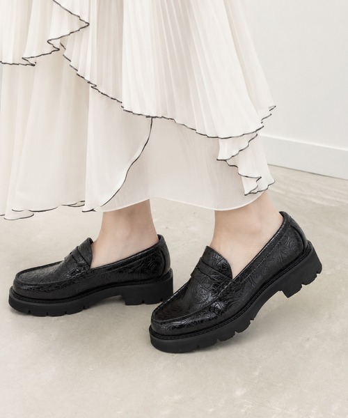 London Shoe Make(ロンドンシューメイク)の「ペイズリーエンボス レザー コイン ローファー / London Shoe Make Oxford and Derby 9917(ローファー・レディース・ブラック・UK6/UK5.5/UK5/UK4.5/UK6.5)」の4枚目の写真