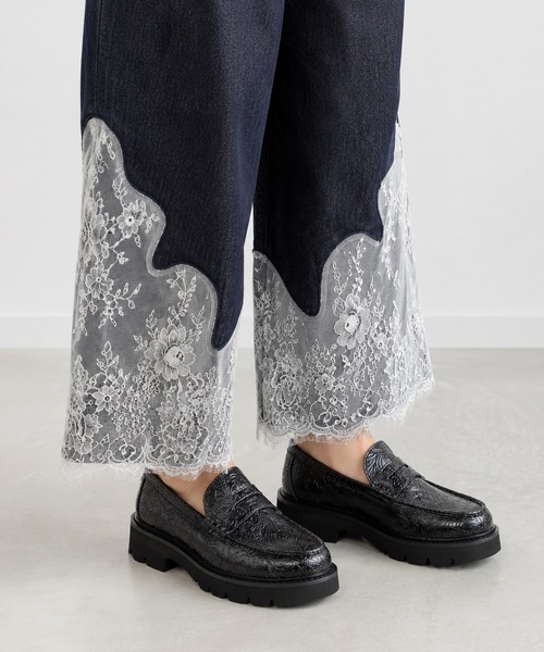 London Shoe Make(ロンドンシューメイク)の「ペイズリーエンボス レザー コイン ローファー / London Shoe Make Oxford and Derby 9917(ローファー・レディース・ブラック・UK6/UK5.5/UK5/UK4.5/UK6.5)」の2枚目の写真