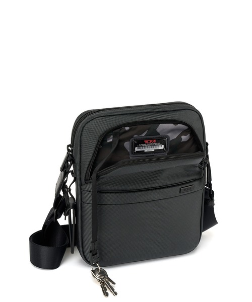 TUMI(トゥミ)の「【TUMI | SOPH.】TUMI ALPHA(アルファ)ミディアム・クロスボディ(ショルダーバッグ・メンズ・グレー系その他2・FREE)」の5枚目の写真
