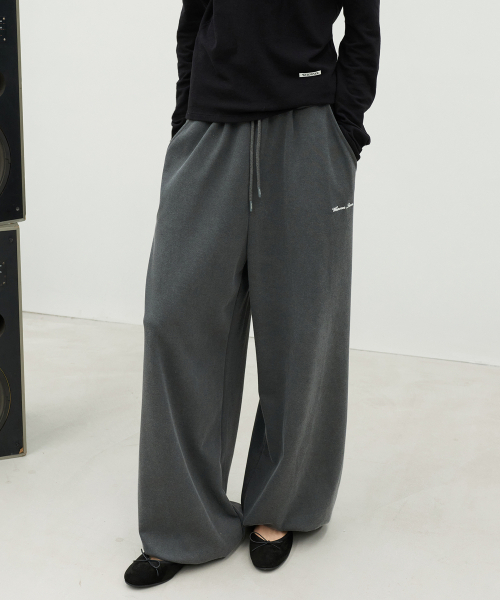 LEVAR(レバー)の「Curved Volume Sweatpants - Charcoal(スウェットパンツ・レディース・その他・FREE)」の1枚目の写真