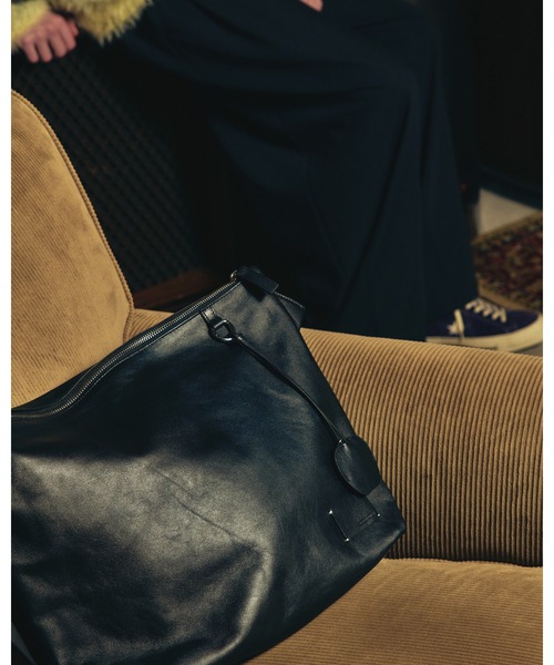 ADAM PATEK(アダムパテック)の「【ADAMPATECK/アダムパテック】w/r leather medium shoulder bag(ショルダーバッグ・メンズ・ブラック・FREE)」の1枚目の写真