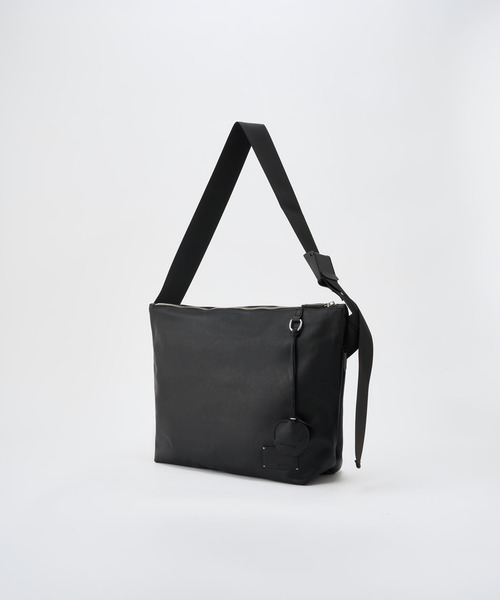 ADAM PATEK(アダムパテック)の「【ADAMPATECK/アダムパテック】w/r leather medium shoulder bag(ショルダーバッグ・メンズ・ブラック・FREE)」の9枚目の写真