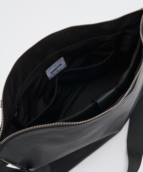 ADAM PATEK(アダムパテック)の「【ADAMPATECK/アダムパテック】w/r leather medium shoulder bag(ショルダーバッグ・メンズ・ブラック・FREE)」の4枚目の写真