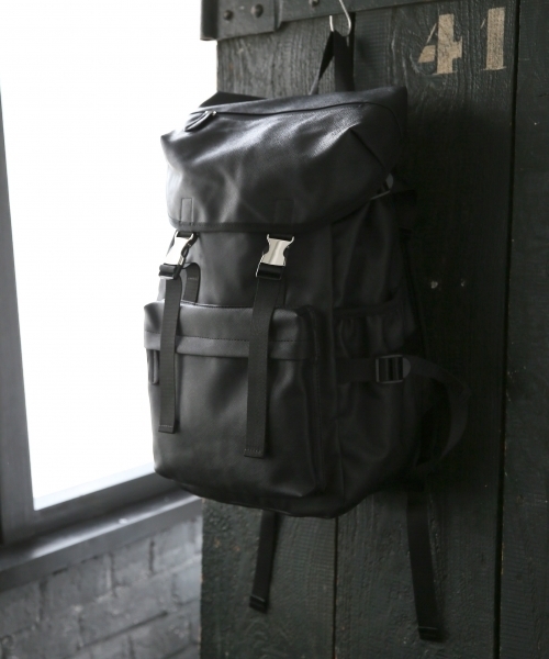 GLOBAL WORK（グローバルワーク）の「フェイクレザートレイルバックパック/724282 （バックパック/リュック・メンズ・グレー/ブラック・ONE SIZE）」の2枚目の写真