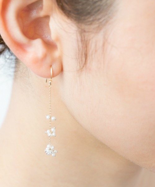 agete(アガット)の「K10ピアス(ピアス(両耳用)・レディース・ホワイト系その他・FREE)」の1枚目の写真