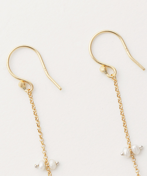 agete(アガット)の「K10ピアス(ピアス(両耳用)・レディース・ホワイト系その他・FREE)」の5枚目の写真