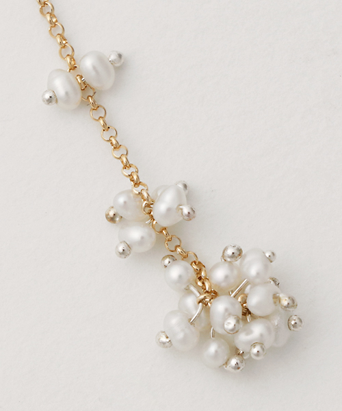 agete(アガット)の「K10ピアス(ピアス(両耳用)・レディース・ホワイト系その他・FREE)」の4枚目の写真