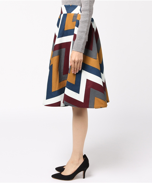 SpRay(スプレイ)の「幾何学フレアスカート(スカート・レディース・ワイン/オレンジ・FREE)」の4枚目の写真