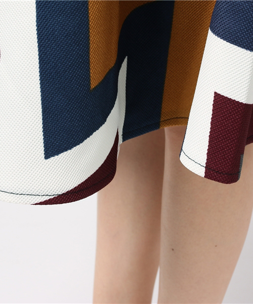 SpRay(スプレイ)の「幾何学フレアスカート(スカート・レディース・ワイン/オレンジ・FREE)」の8枚目の写真