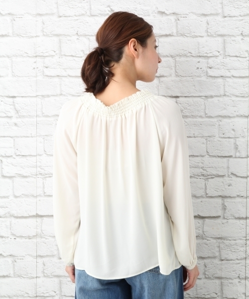 LEPSIM（レプシィム）の「シフォンシャーリングブラウスLS　741739（シャツ/ブラウス・レディース・ブラック系その他/アイボリー/グレー系その他/ブルー系その他・FREE）」の16枚目の写真