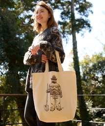 A&F（エーアンドエフ）の「Smokey Bear スモーキーベア スタンディング スモーキートート（トートバッグ）」