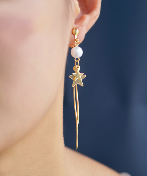 Fun & Daily(ファンアンドデイリー)の「F&D : スターウェーブイヤリング(イヤリング・レディース・ゴールド・FREE)」の1枚目の写真