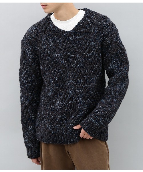 ADAM ET ROPE'（アダムエロペ）の「ダイヤパターンハンドVネックニット（ニット/セーター・メンズ・スミクロ/ダークブラウン・M/L）」の2枚目の写真