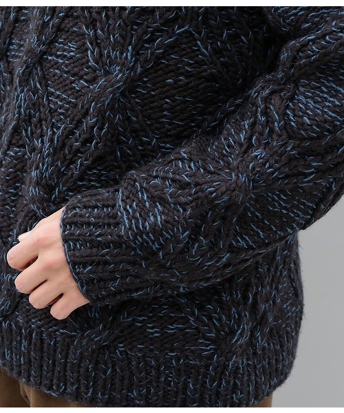 ADAM ET ROPE'（アダムエロペ）の「ダイヤパターンハンドVネックニット（ニット/セーター・メンズ・スミクロ/ダークブラウン・M/L）」の4枚目の写真