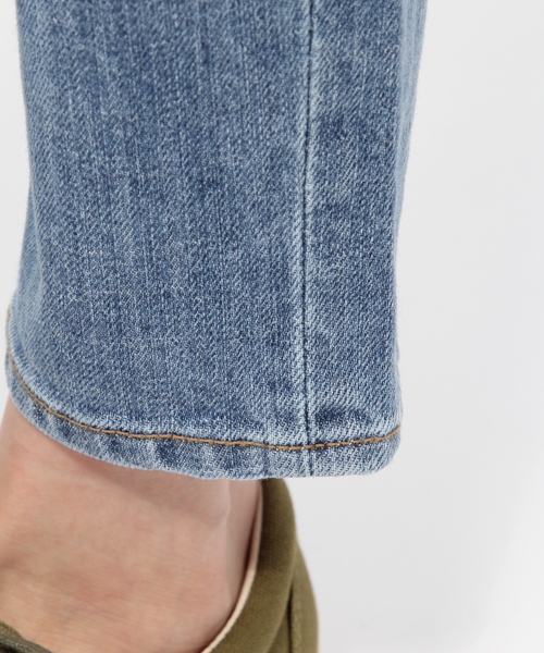 LAKOLE（ラコレ）の「マムフィットハイライズUSEDウォッシュデニム / LAKOLE（デニムパンツ・レディース・ライトブルー・23inch/24inch/25inch）」の13枚目の写真