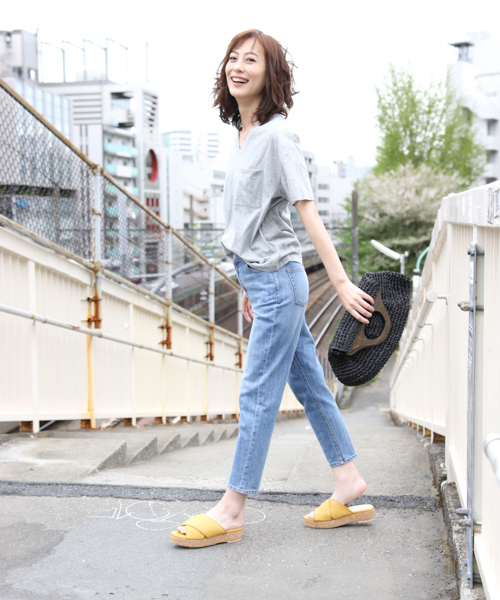 LAKOLE（ラコレ）の「マムフィットハイライズUSEDウォッシュデニム / LAKOLE（デニムパンツ・レディース・ライトブルー・23inch/24inch/25inch）」の16枚目の写真