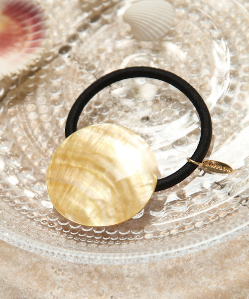 BAYFLOW(ベイフロー)の「シェルポニー(ヘアゴム・レディース・イエロー/ブラウン・FREE)」の1枚目の写真