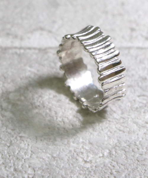YArKA（ヤーカ）の「【YArKA/ヤーカ】silver925 unevenness stick ring[bou]/不揃い棒リング シルバー 925（リング・メンズ・ブラック/ゴールド/シルバー・#13/#9/#11/#15）」の2枚目の写真