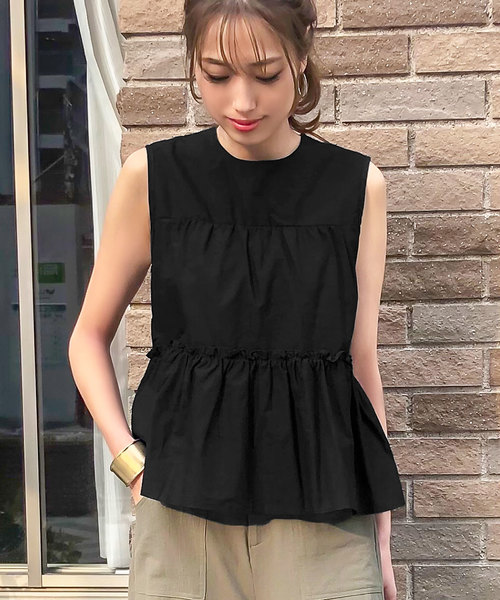 KOBE LETTUCE（コウベレタス）の「[トップスorチュニック]丈ティアードノースリーブブラウス（チュニック・レディース・ブラック/パープル/オフホワイト/カーキ/イエロー/ホワイト系その他/ブラック系その他/ベージュ系その他/グリーン系その他/ブルー系その他/パープル系その他/イエロー系その他/ベージュ系その他2/ブルー系その他2/ピンク系その他/ピンク系その他2・FREE）」の5枚目の写真