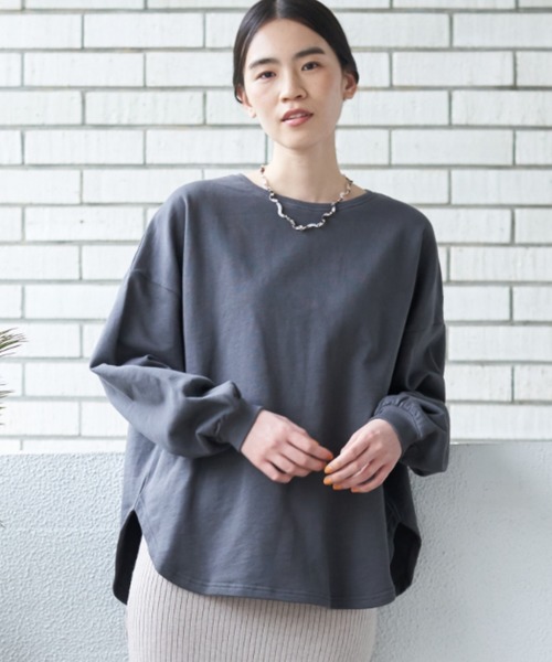 AMERICAN HOLIC（アメリカンホリック）の「ラウンドヘムＢＩＧ裏毛プルオーバー＊（Tシャツ/カットソー・レディース・チャコールグレー/ベージュ・MEDIUM/LARGE）」の2枚目の写真