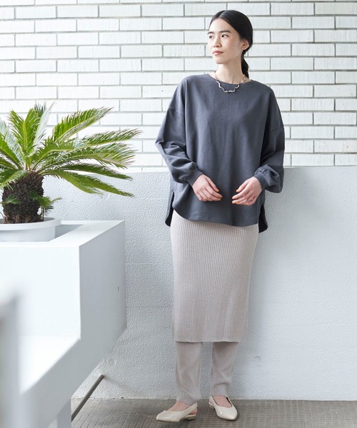 AMERICAN HOLIC（アメリカンホリック）の「ラウンドヘムＢＩＧ裏毛プルオーバー＊（Tシャツ/カットソー・レディース・チャコールグレー/ベージュ・MEDIUM/LARGE）」の5枚目の写真