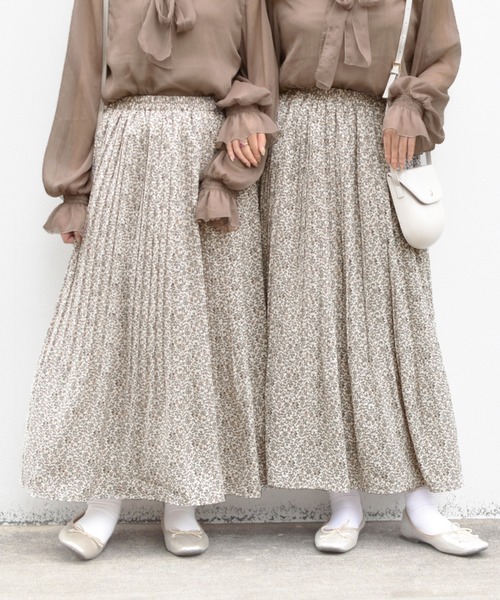 PairPair（ペアペア）の「花柄プリーツスカート（スカート・レディース・アイボリー/ブラック/ベージュ/ブルー・FREE）」の2枚目の写真