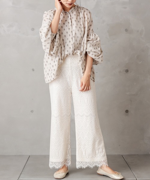 PUAL CE CIN(ピュアルセシン)の「小花ギャザーブラウス(シャツ/ブラウス・レディース・チャコールグレー/グレー/ライトベージュ・FREE)」の4枚目の写真