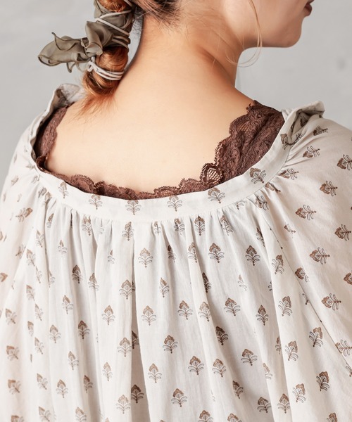 PUAL CE CIN(ピュアルセシン)の「小花ギャザーブラウス(シャツ/ブラウス・レディース・チャコールグレー/グレー/ライトベージュ・FREE)」の19枚目の写真