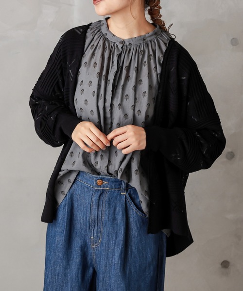 PUAL CE CIN(ピュアルセシン)の「小花ギャザーブラウス(シャツ/ブラウス・レディース・チャコールグレー/グレー/ライトベージュ・FREE)」の6枚目の写真