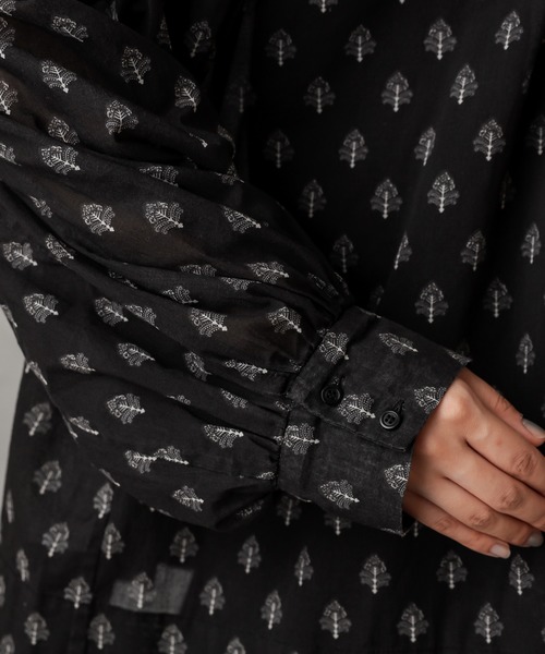 PUAL CE CIN(ピュアルセシン)の「小花ギャザーブラウス(シャツ/ブラウス・レディース・チャコールグレー/グレー/ライトベージュ・FREE)」の12枚目の写真