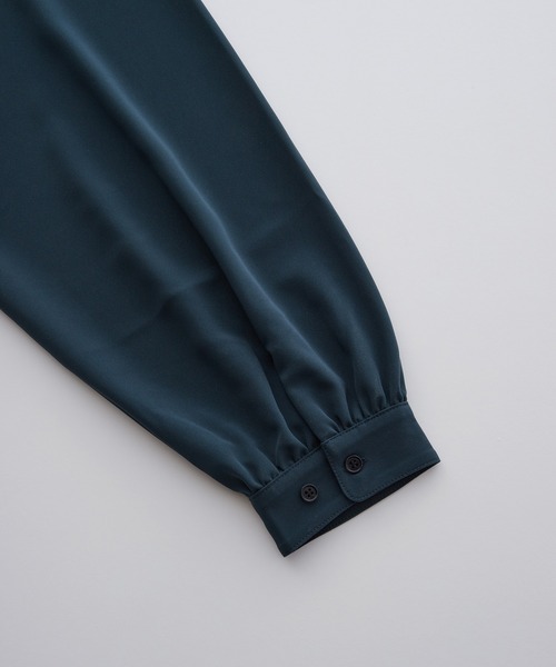 Loose/ルース(ルース)の「ドレープトロミ ボリュームスリーブシャツ(シャツ/ブラウス・メンズ・ホワイト/ブラウン/グリーン/ホワイト系その他/スモークピンク/グレイッシュブルー/グレー/グレイッシュベージュ/ブルーグレー/ブラック/ナチュラル/パープル系その他/チャコールグレー/バーガンディー/ライトグレー/スモークグレー/ブルー系/オフホワイト・S/M/L/XS)」の20枚目の写真