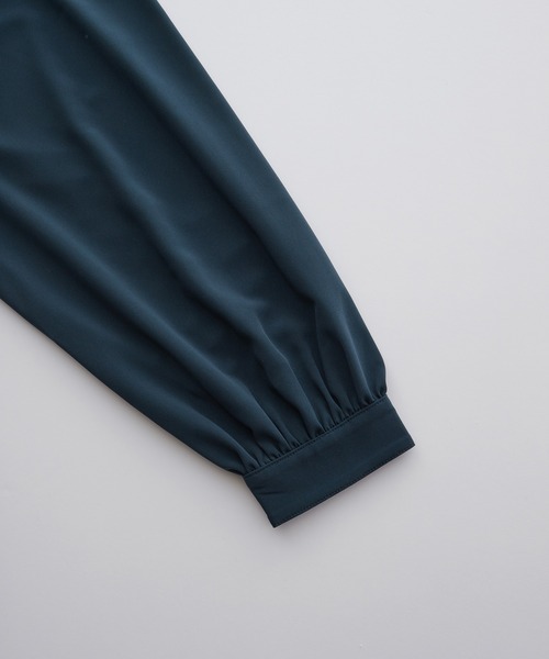 Loose/ルース(ルース)の「ドレープトロミ ボリュームスリーブシャツ(シャツ/ブラウス・メンズ・ホワイト/ブラウン/グリーン/ホワイト系その他/スモークピンク/グレイッシュブルー/グレー/グレイッシュベージュ/ブルーグレー/ブラック/ナチュラル/パープル系その他/チャコールグレー/バーガンディー/ライトグレー/スモークグレー/ブルー系/オフホワイト・S/M/L/XS)」の19枚目の写真