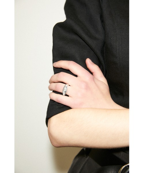 THROW by SLY（スローバイスライ）の「THROW STONE SILVER RING シルバーリング（リング・レディース・ゴールド/シルバー・FREE）」の2枚目の写真