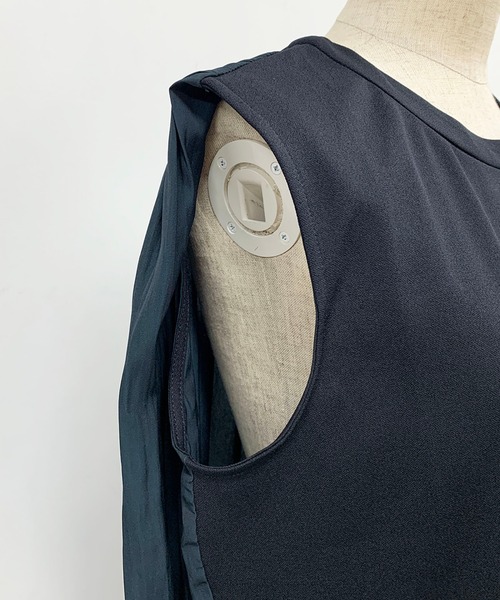 PICCIN(ピッチン)の「バック異素材ノースリーブ(Tシャツ/カットソー・レディース・チャコールグレー/ネイビー/アイボリー・M)」の7枚目の写真