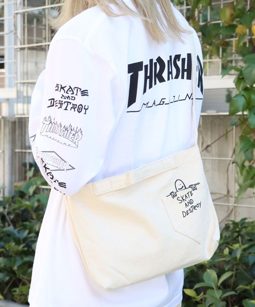 THRASHER（スラッシャー）の「THRASHER/スラッシャー Tote Shoulder S ショルダーバッグ キャンバスコットン ゴンズ（ショルダーバッグ・メンズ・ホワイト/ホワイト×レッド/ホワイト×ブラック/ホワイト×ブルー・ONE SIZE）」の2枚目の写真
