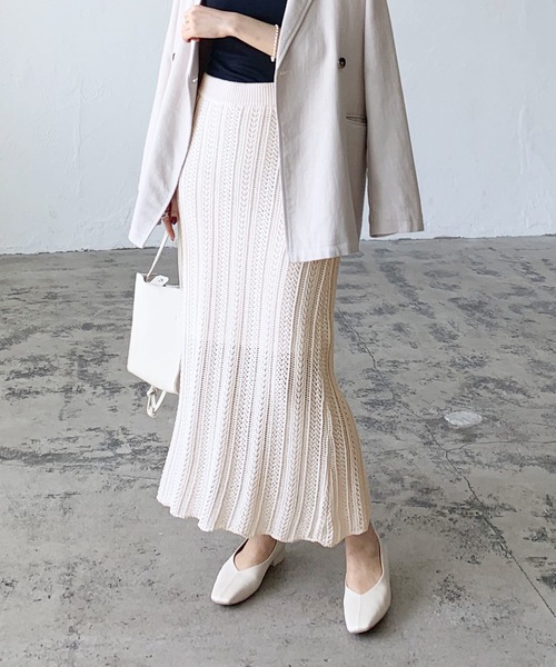 LIAN（リアン）の「透かし編みロングスカート（スカート・レディース・オフホワイト/ブルー/ブラック/イエロー/ベージュ・FREE）」の2枚目の写真
