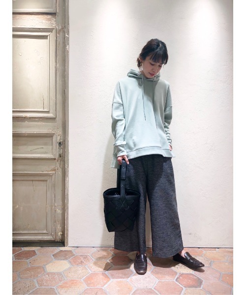 ■美品 BEARDSLEY ビアズリー スウェット テントパーカー 定価3.8万 BEARDSLEY（ビアズリー）の「背中の丸みのあるシルエットに注目