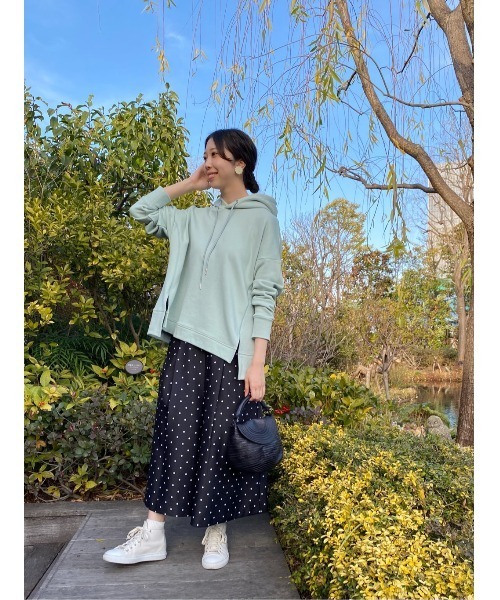 ■美品 BEARDSLEY ビアズリー スウェット テントパーカー 定価3.8万 BEARDSLEY（ビアズリー）の「背中の丸みのあるシルエットに注目