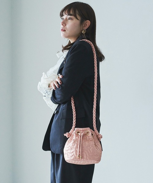 Kraso(クラソ)の「KAWAII COMPANY わたしのHAPPYをアップデートする フローラミニショルダーバッグ(ショルダーバッグ・レディース・ピンク・ONE SIZE)」の9枚目の写真