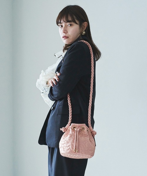 Kraso(クラソ)の「KAWAII COMPANY わたしのHAPPYをアップデートする フローラミニショルダーバッグ(ショルダーバッグ・レディース・ピンク・ONE SIZE)」の4枚目の写真