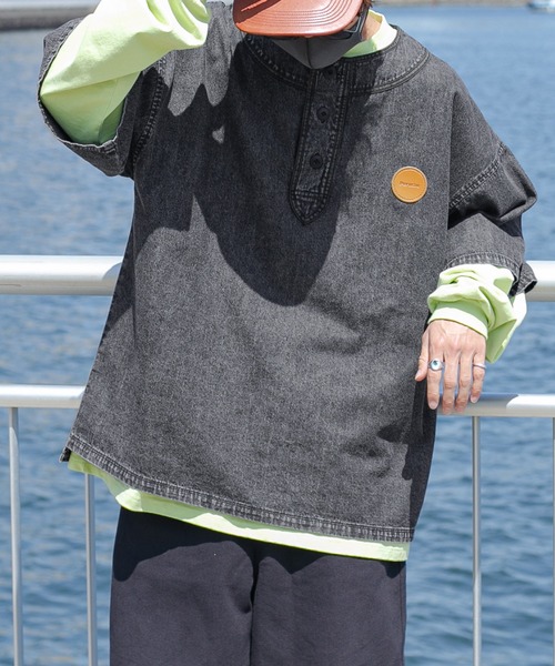 Perushu（ペルーシュ）の「レザーワッペンデニムベースボールシャツ（シャツ/ブラウス・メンズ・ブラック/サックスブルー・MEDIUM/LARGE）」の3枚目の写真